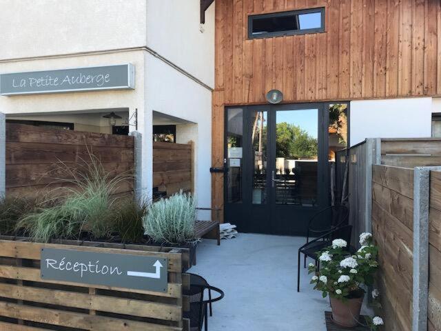 ארס Hotel La Petite Auberge מראה חיצוני תמונה